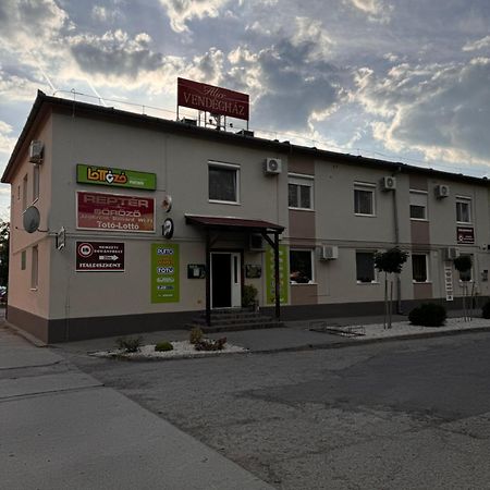 Alice Vendeghaz Bed and Breakfast Kalocsa Εξωτερικό φωτογραφία